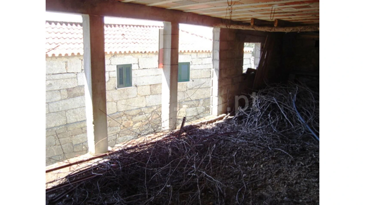 Terreno para Venda em Sobradelo da Goma Foto 6