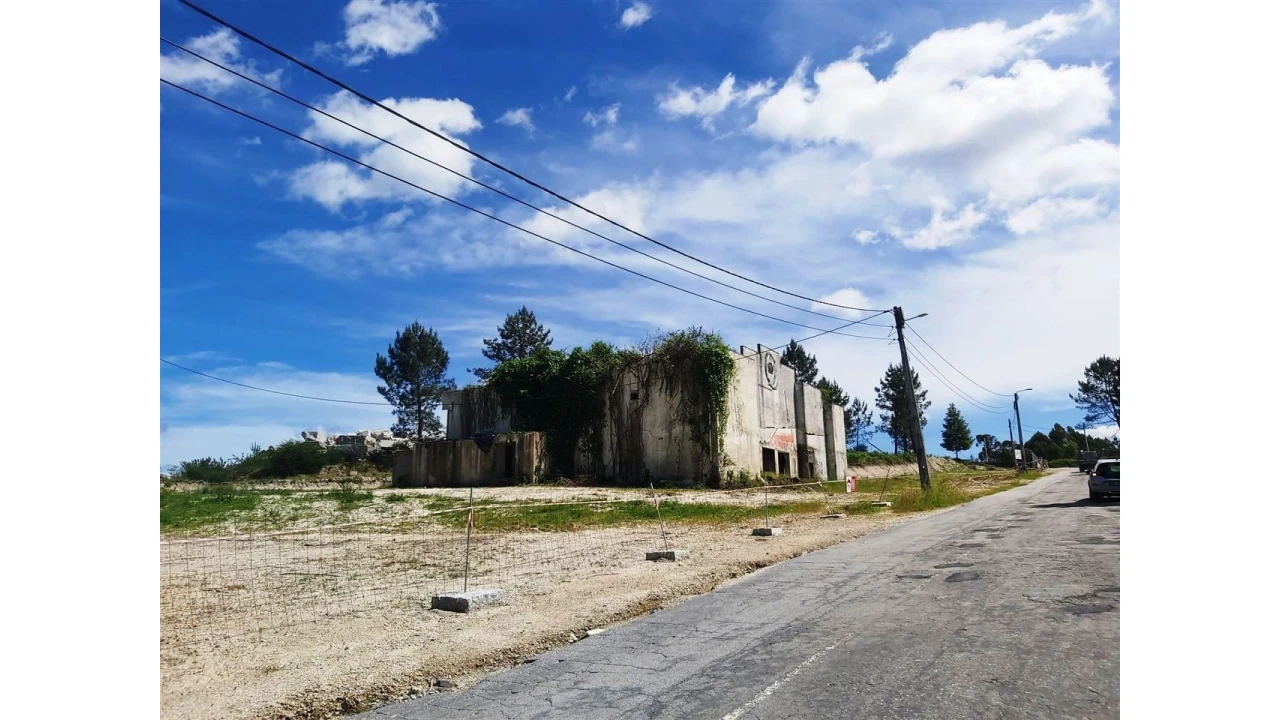 Terreno para Venda em Lanhoso Foto 3