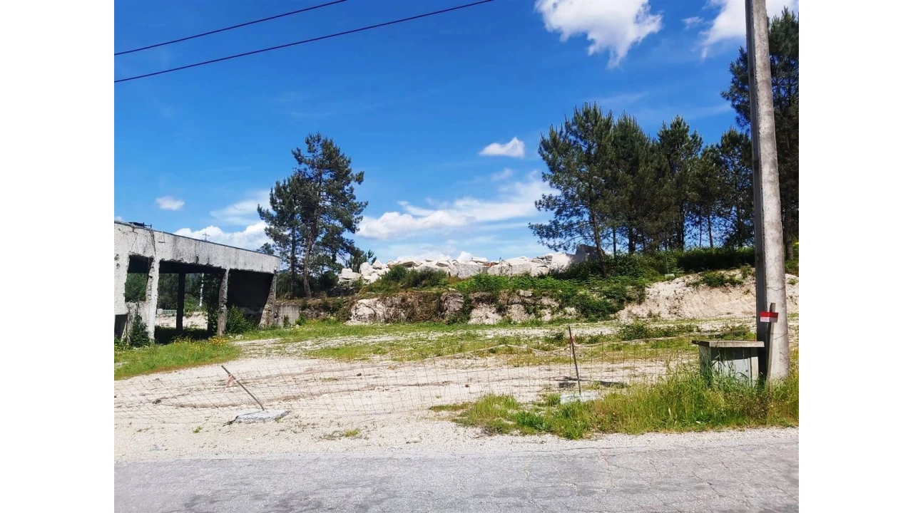 Terreno para Venda em Lanhoso Foto 7