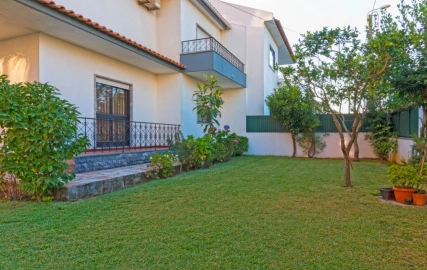 Moradia T5 para Venda em Casais de Mem- Martins