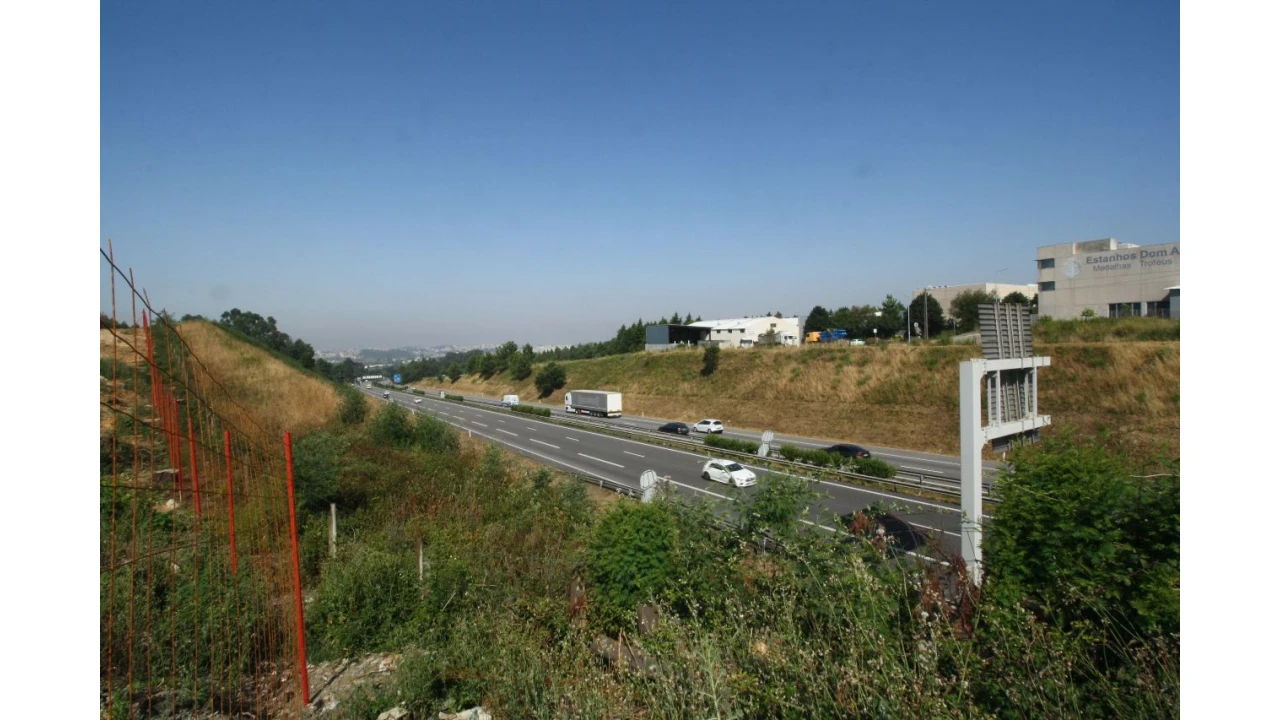 Terreno para Venda em Baguim do Monte Foto 1