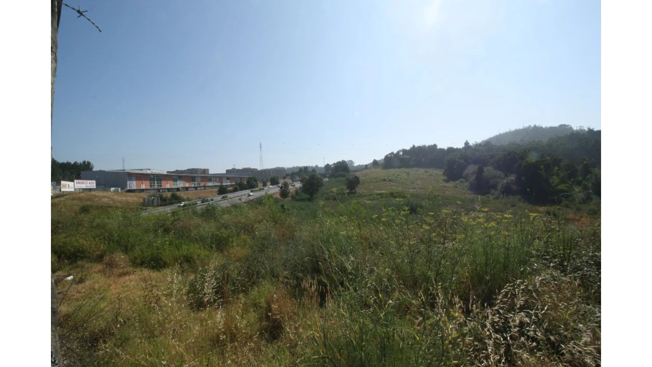 Terreno para Venda em Baguim do Monte Foto 3