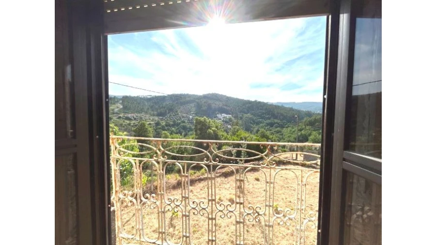 Moradia T4 para Venda em Estevianas Foto 12