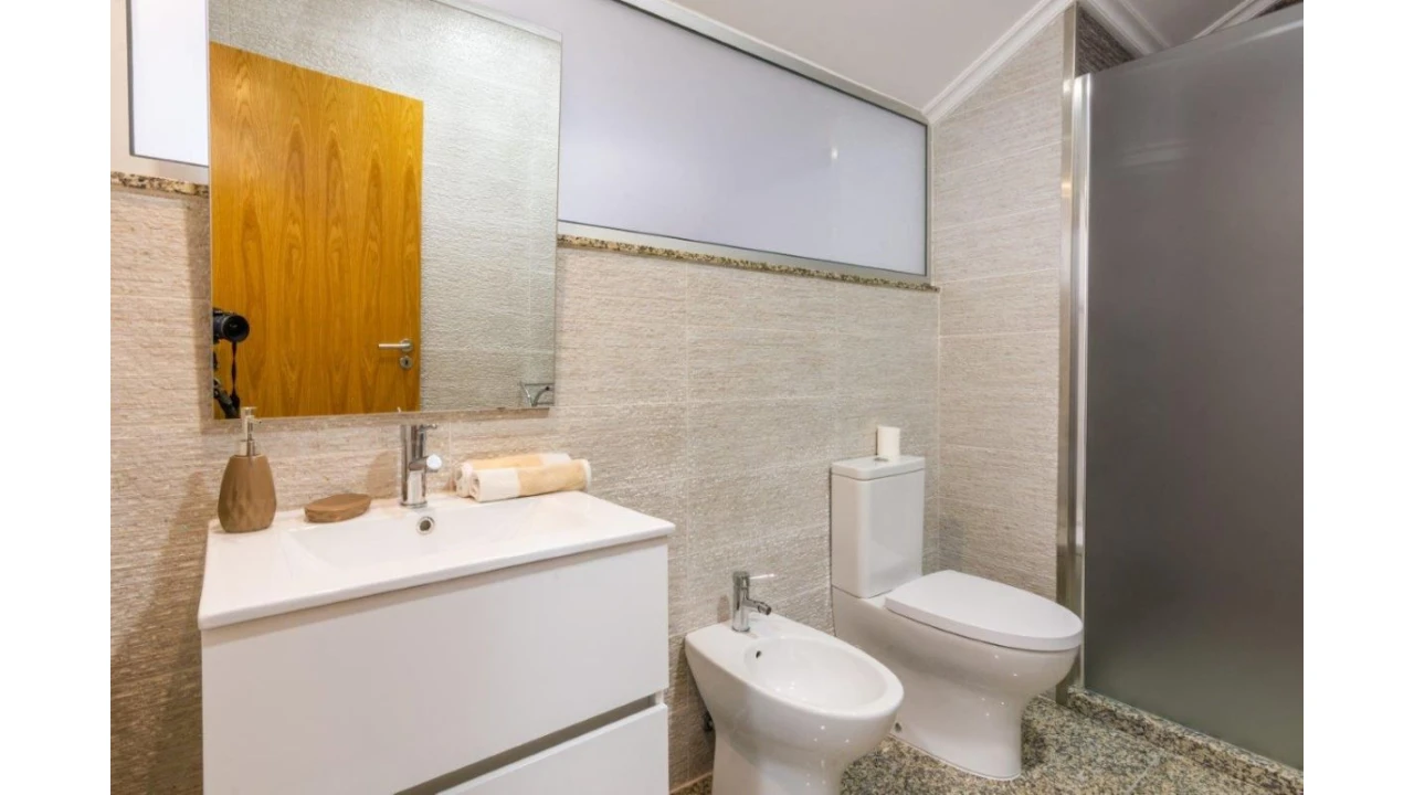 Moradia T5 para Venda em Outeiro Foto 16