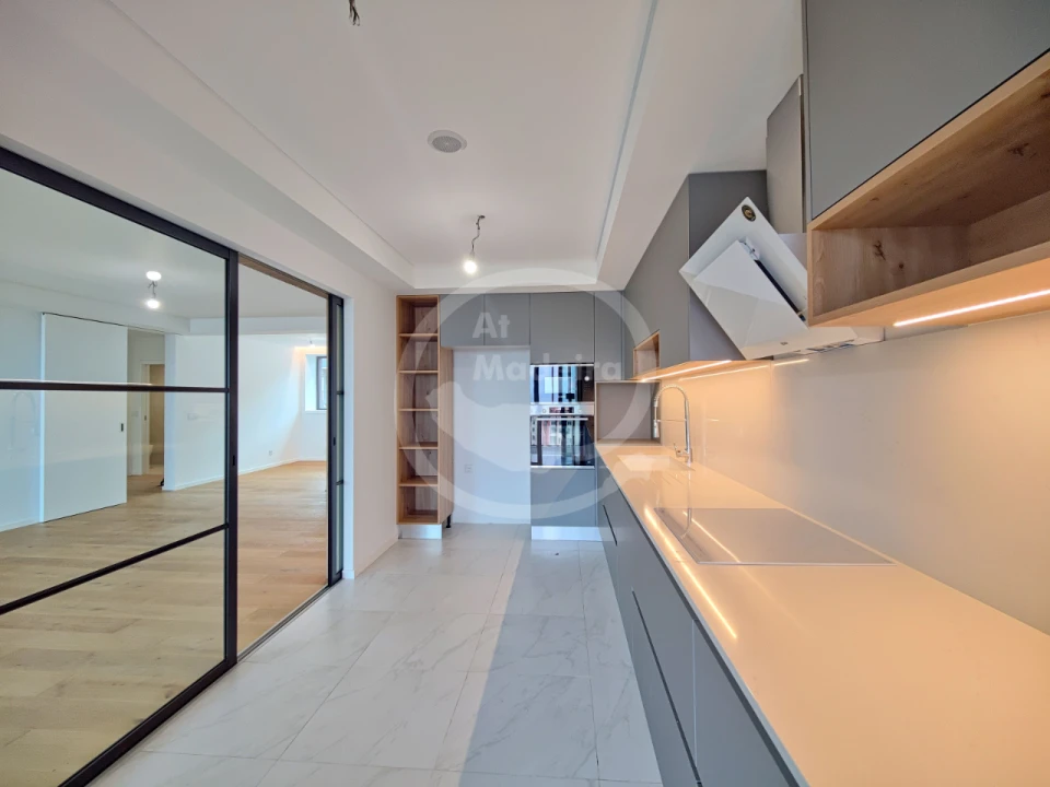 Apartamento T2 para Venda em Funchal Foto 9