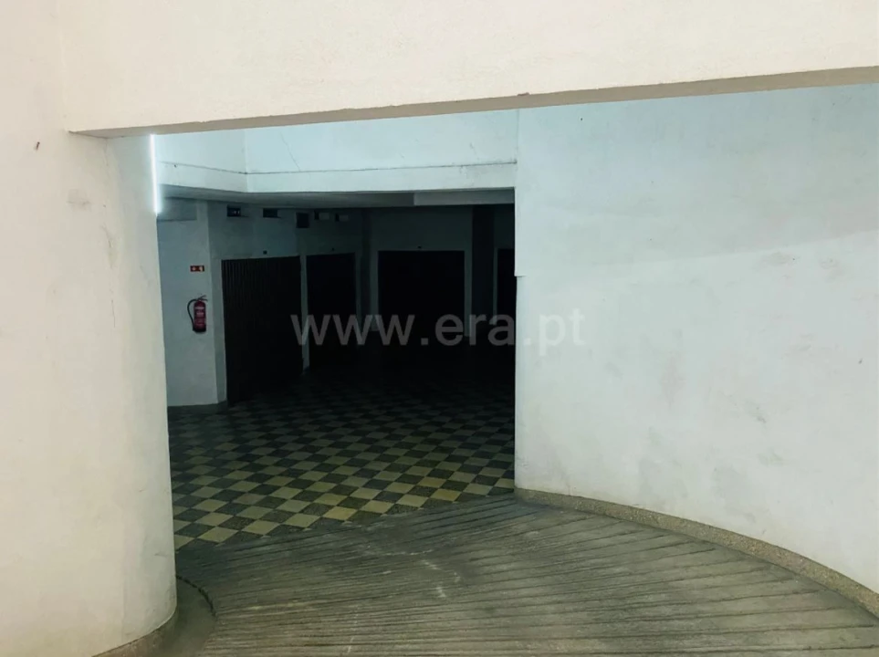 Garagem para Arrendamento em Sesimbra Foto 4