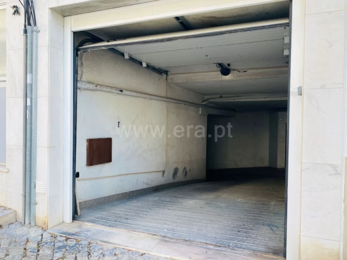 Garagem para Arrendamento em Sesimbra
