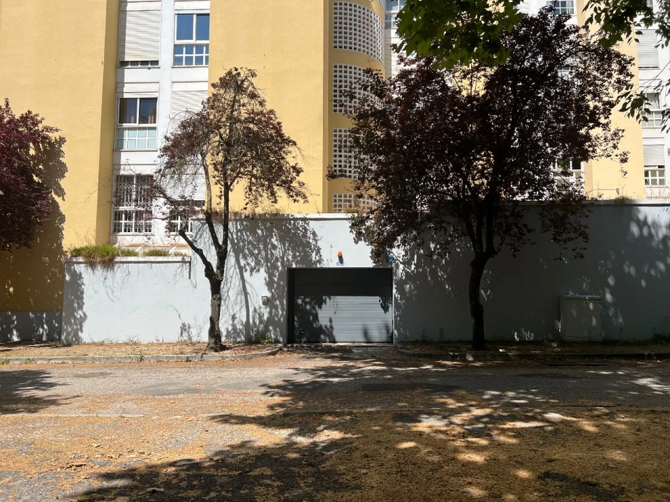 Garagem para Venda em Telheiras Foto 1