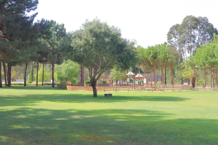 Moradia T4 para Venda em Fernão Ferro Foto 16