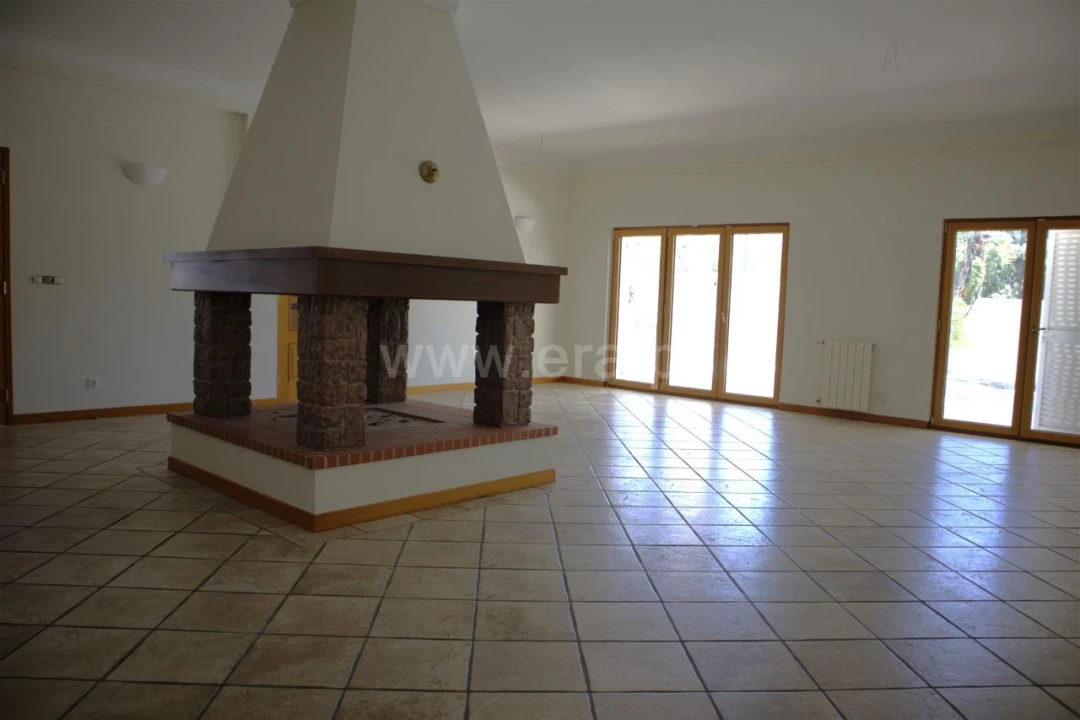 Moradia T6 para Venda em Caixas Foto 10
