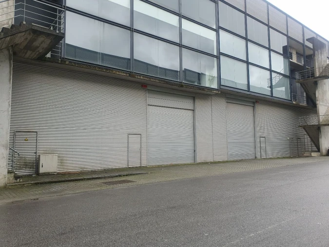 Armazém para Arrendamento em Seroa