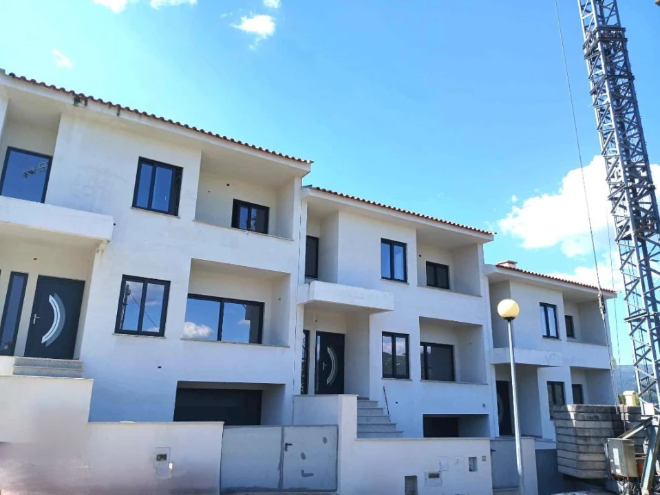 Moradia T3 para Venda em Arcos de Valdevez Foto 1