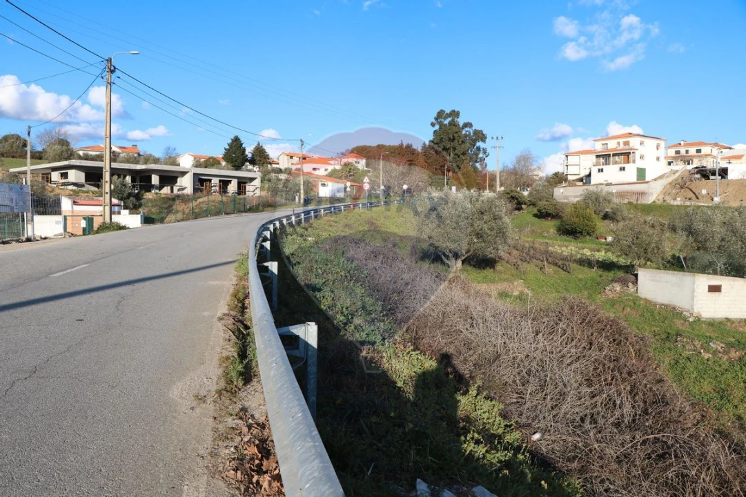 Terreno para Venda em Espinho Foto 2