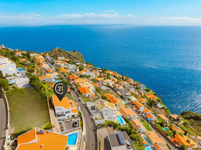 Moradia T6 para Venda em Caniço