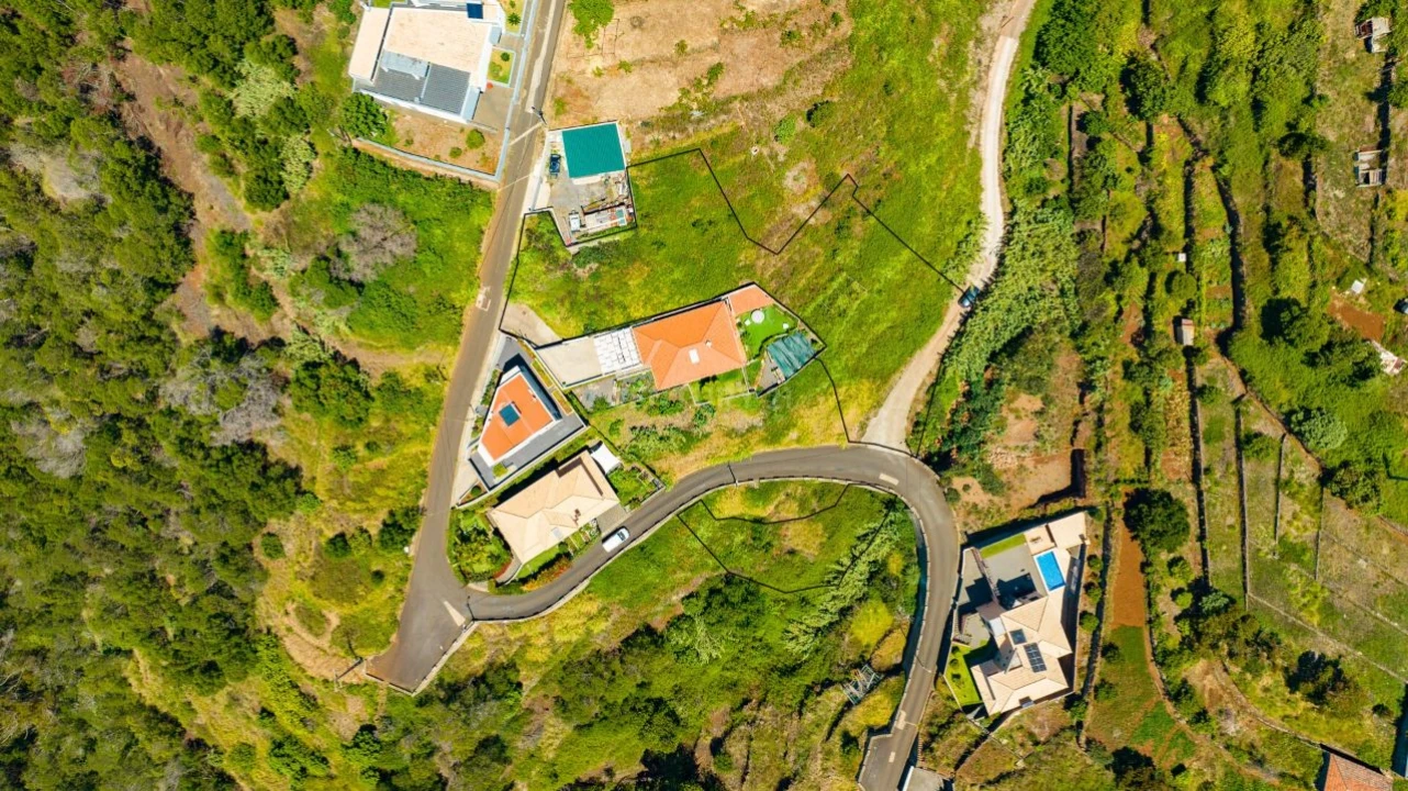 Terreno P/ Prédio para Venda em Eiras Foto 6