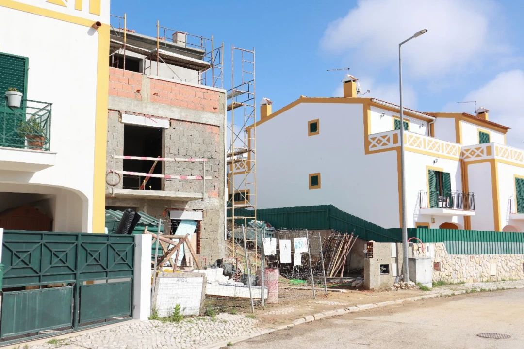 Moradia T3 para Venda em Quintinha Foto 3