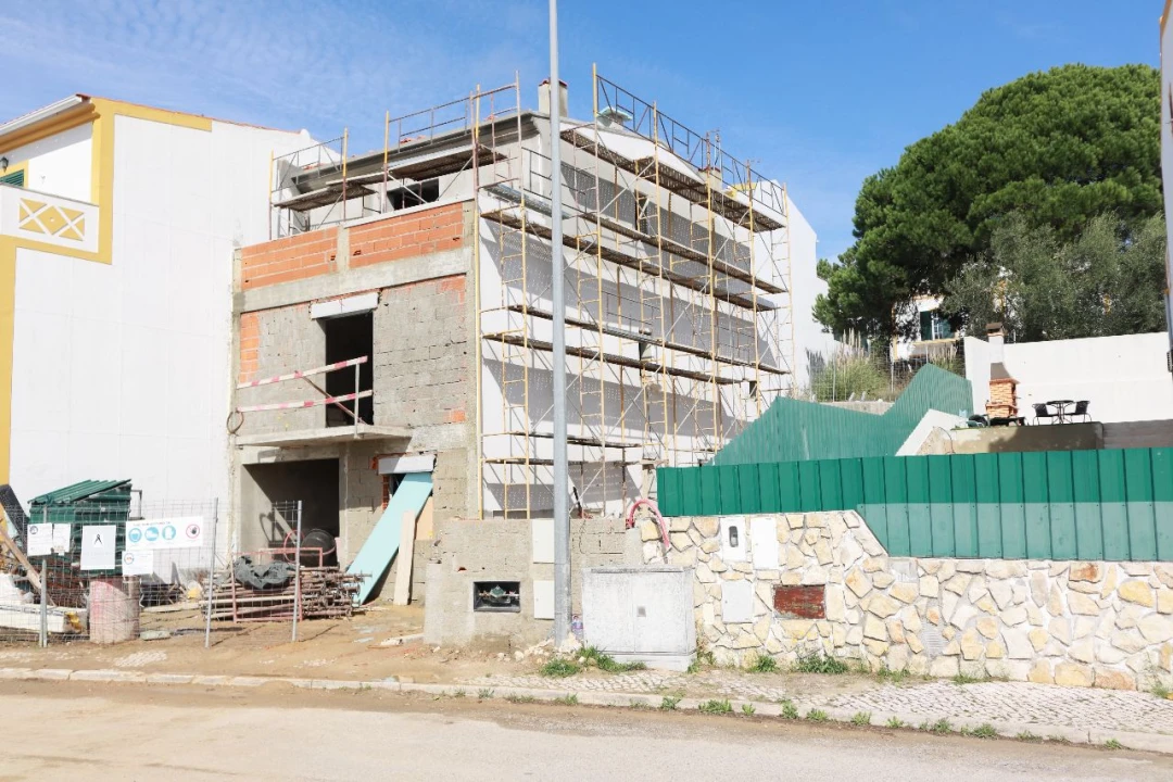 Moradia T3 para Venda em Quintinha Foto 4