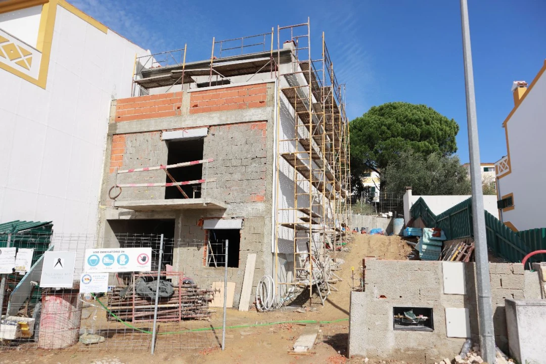 Moradia T3 para Venda em Quintinha Foto 5