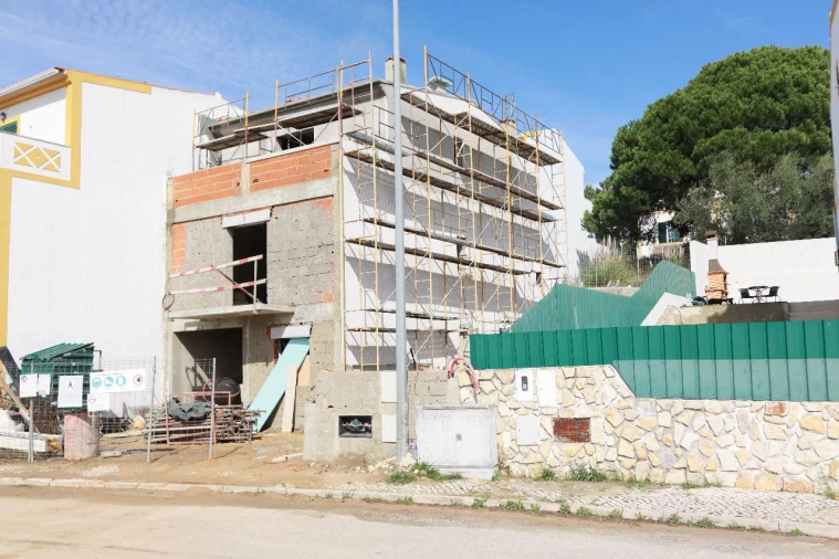 Moradia T3 para Venda em Quintinha Foto 4