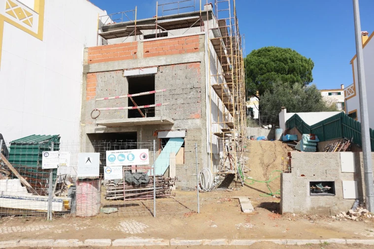 Moradia T3 para Venda em Quintinha Foto 6