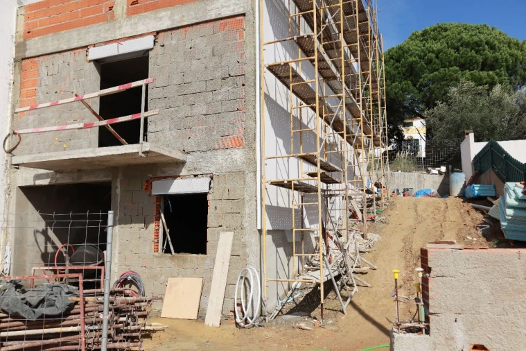 Moradia T3 para Venda em Quintinha Foto 7