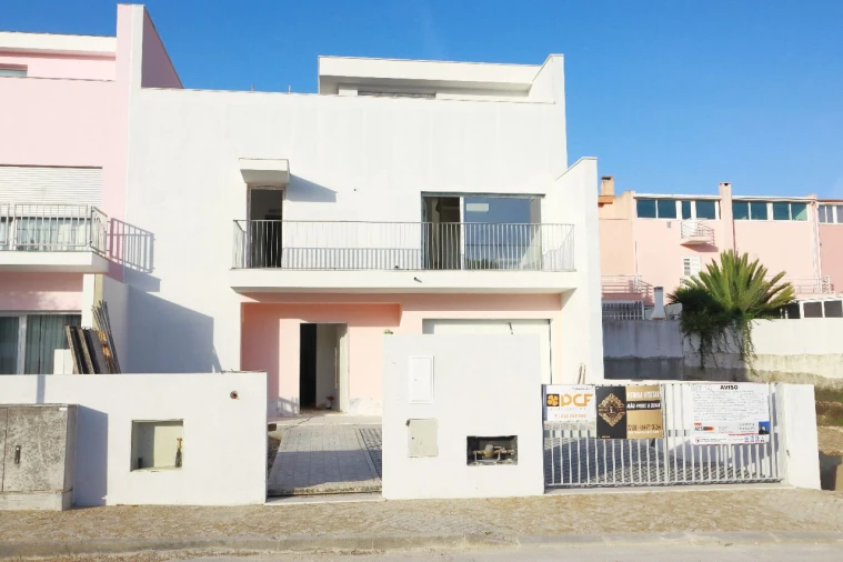 Moradia T4 para Venda em Faúlha Foto 1