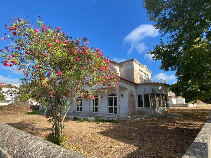 Moradia T8 para Venda em Caixas Foto 29