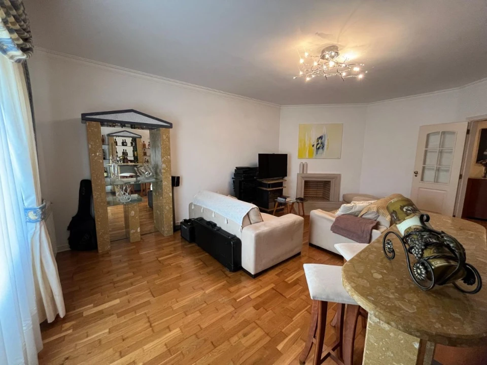 Apartamento T4 para Venda em Seixal Foto 4