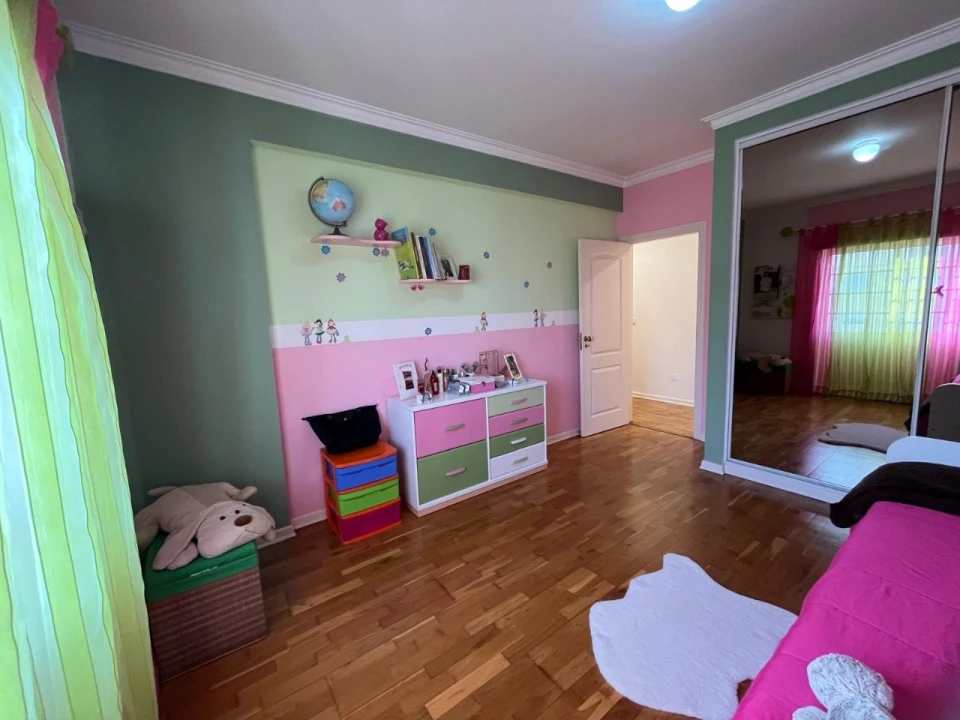 Apartamento T4 para Venda em Seixal Foto 32