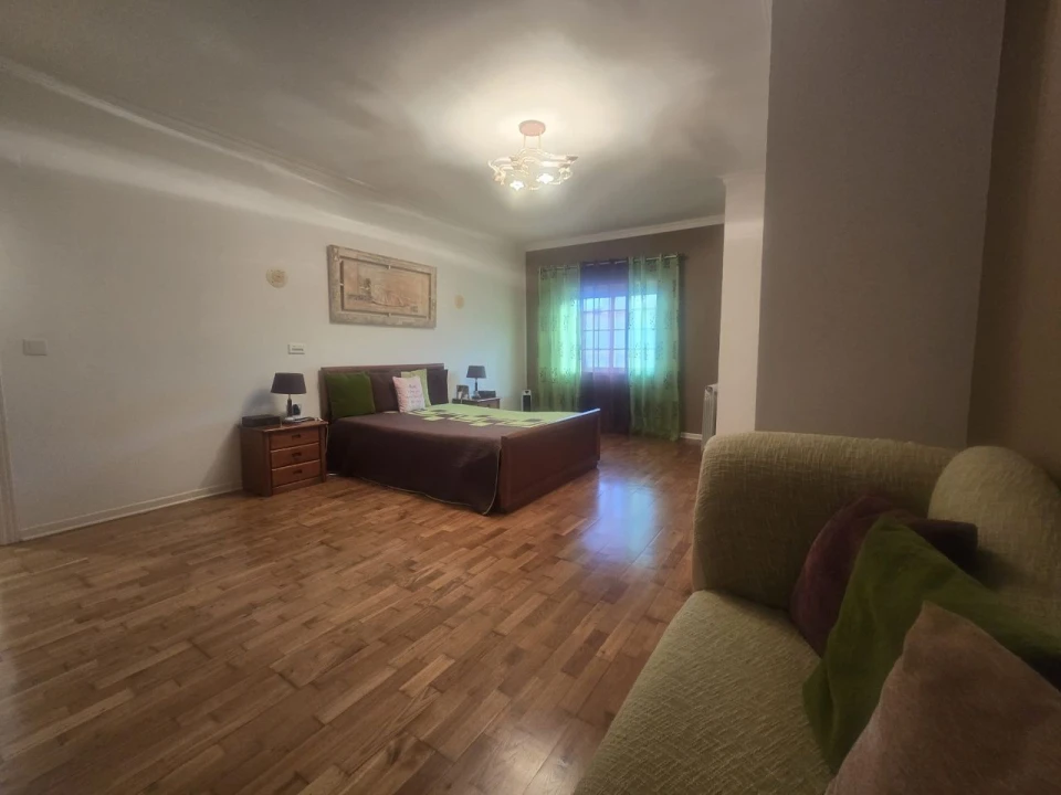 Apartamento T4 para Venda em Seixal Foto 35