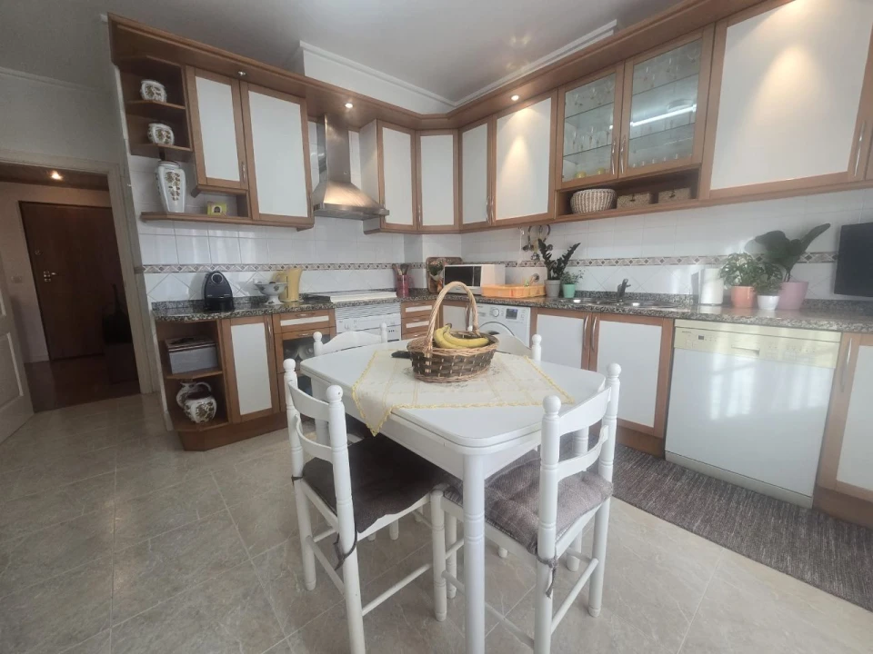 Apartamento T4 para Venda em Seixal Foto 41