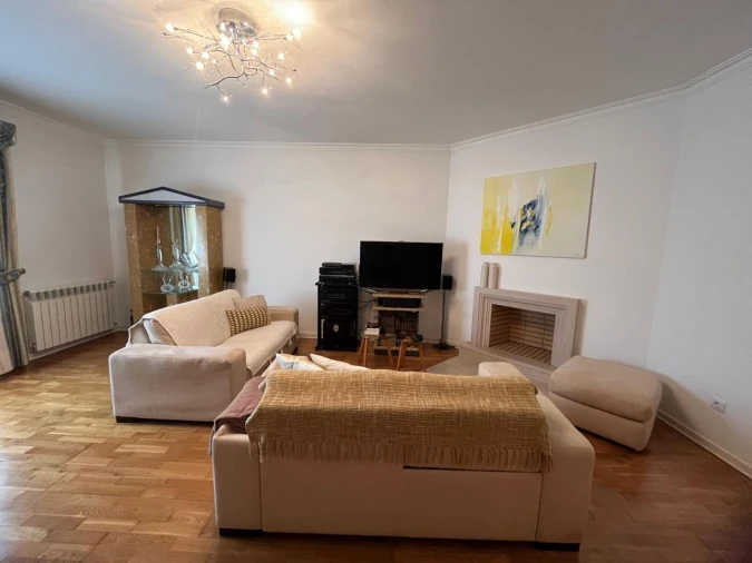 Apartamento T4 para Venda em Seixal Foto 2