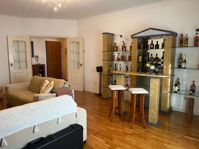 Apartamento T4 para Venda em Seixal Foto 6