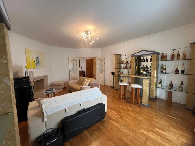 Apartamento T4 para Venda em Seixal Foto 9