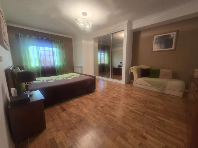 Apartamento T4 para Venda em Seixal Foto 37