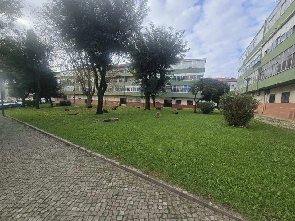 Apartamento T4 para Venda em Rio de Mouro Foto 62