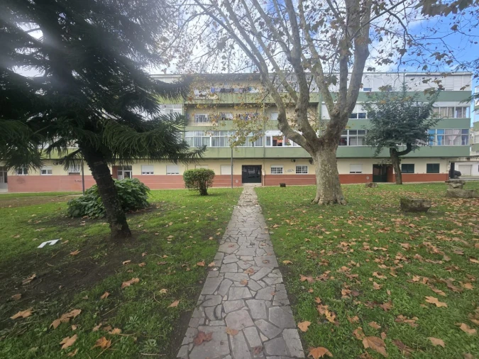 Apartamento T4 para Venda em Rio de Mouro Foto 63