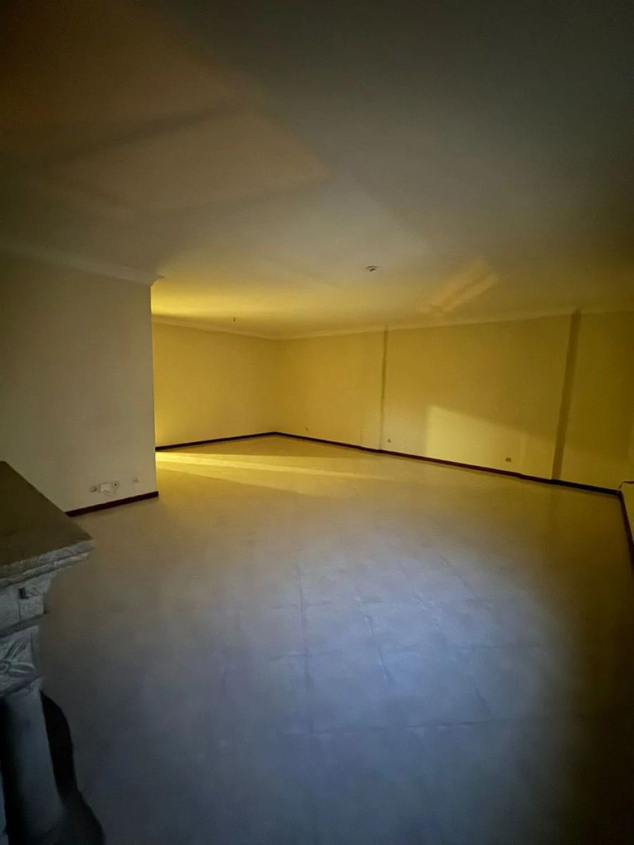 Apartamento T4 para Arrendamento em Castelo Branco Foto 7