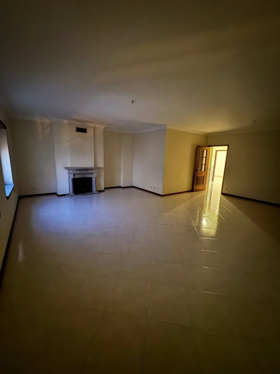 Apartamento T4 para Arrendamento em Castelo Branco Foto 4