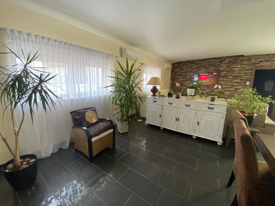 Moradia T4 para Venda em Carvide Foto 2