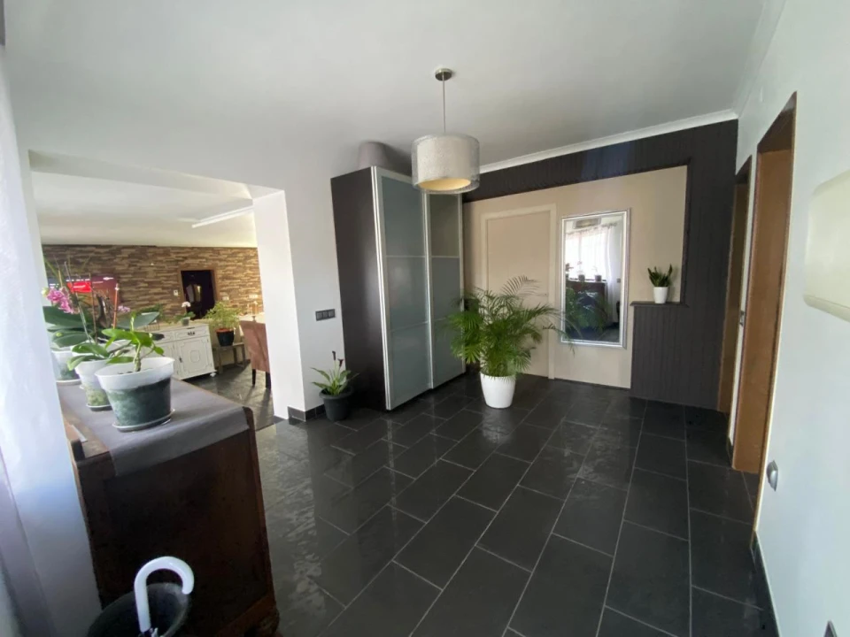 Moradia T4 para Venda em Carvide Foto 3