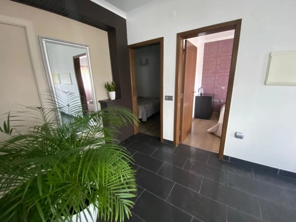 Moradia T4 para Venda em Carvide Foto 4