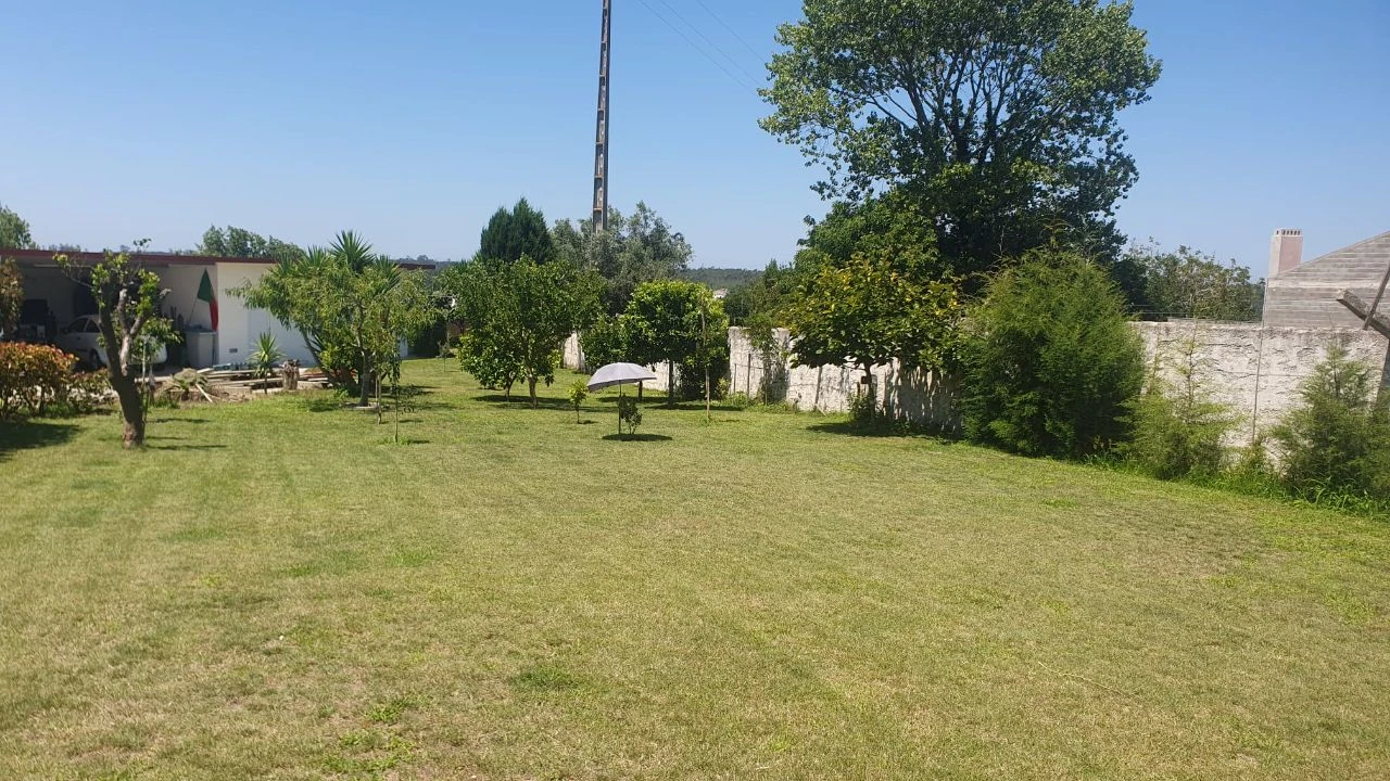 Moradia T4 para Venda em Carvide Foto 13