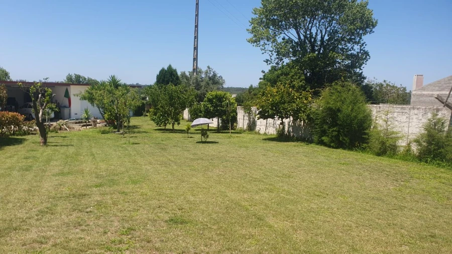 Moradia T4 para Venda em Carvide Foto 13