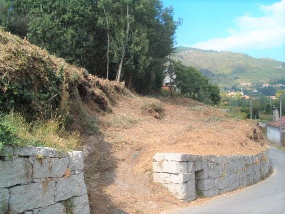 Terreno P/ Prédio para Venda em Arcos de Valdevez Foto 2